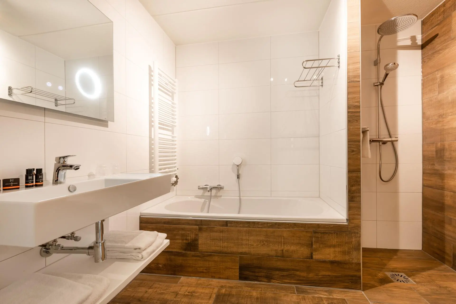 comfort_badkamer_hoofdfoto1_Hotel_Herikerberg_Paginabeheer_Comfort_Kamer__202402131454512[1]